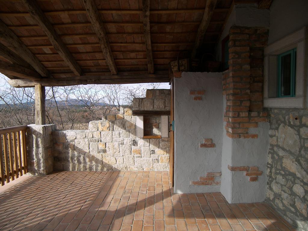 Apartments Valentinus 1800 Sežana Exterior foto
