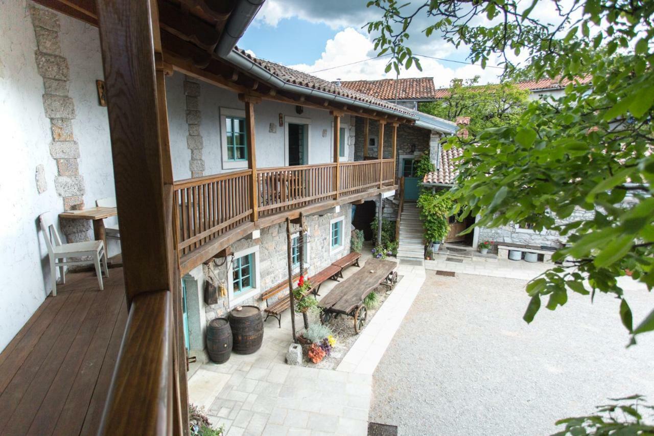 Apartments Valentinus 1800 Sežana Exterior foto